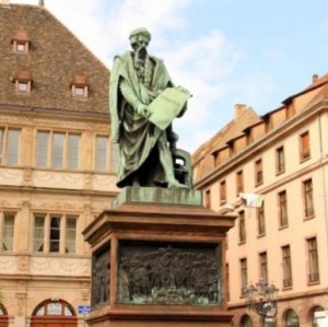 Photo of Gutenberg statue in Strasburg